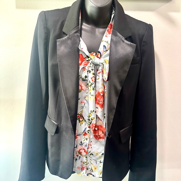 Rachel Zoe Floral Short Sleeve Tie Button Down - Picture 3 of 10